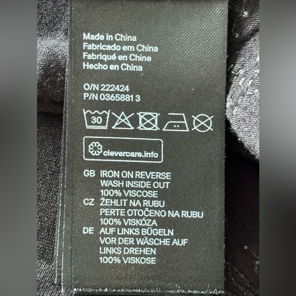 H & M sequinned pineapple t-Shirt black size L slightly rounded Hem - Picture 8 of 8